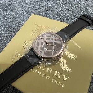 NWT Burberry Brown Leather Strap 40 mm Rose Gold Toned checked dial